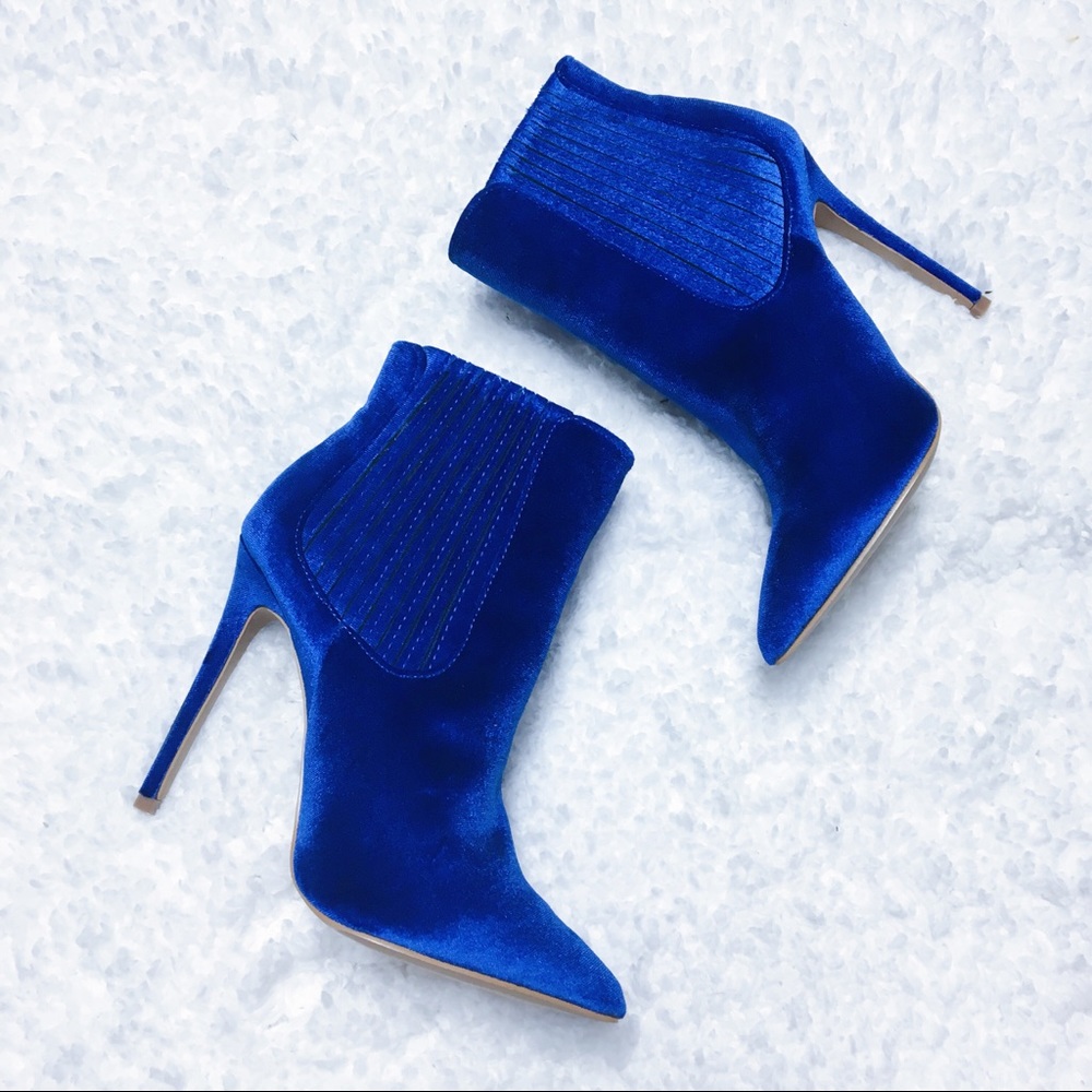 💢SALE💢Blue Velvet Boot Heels